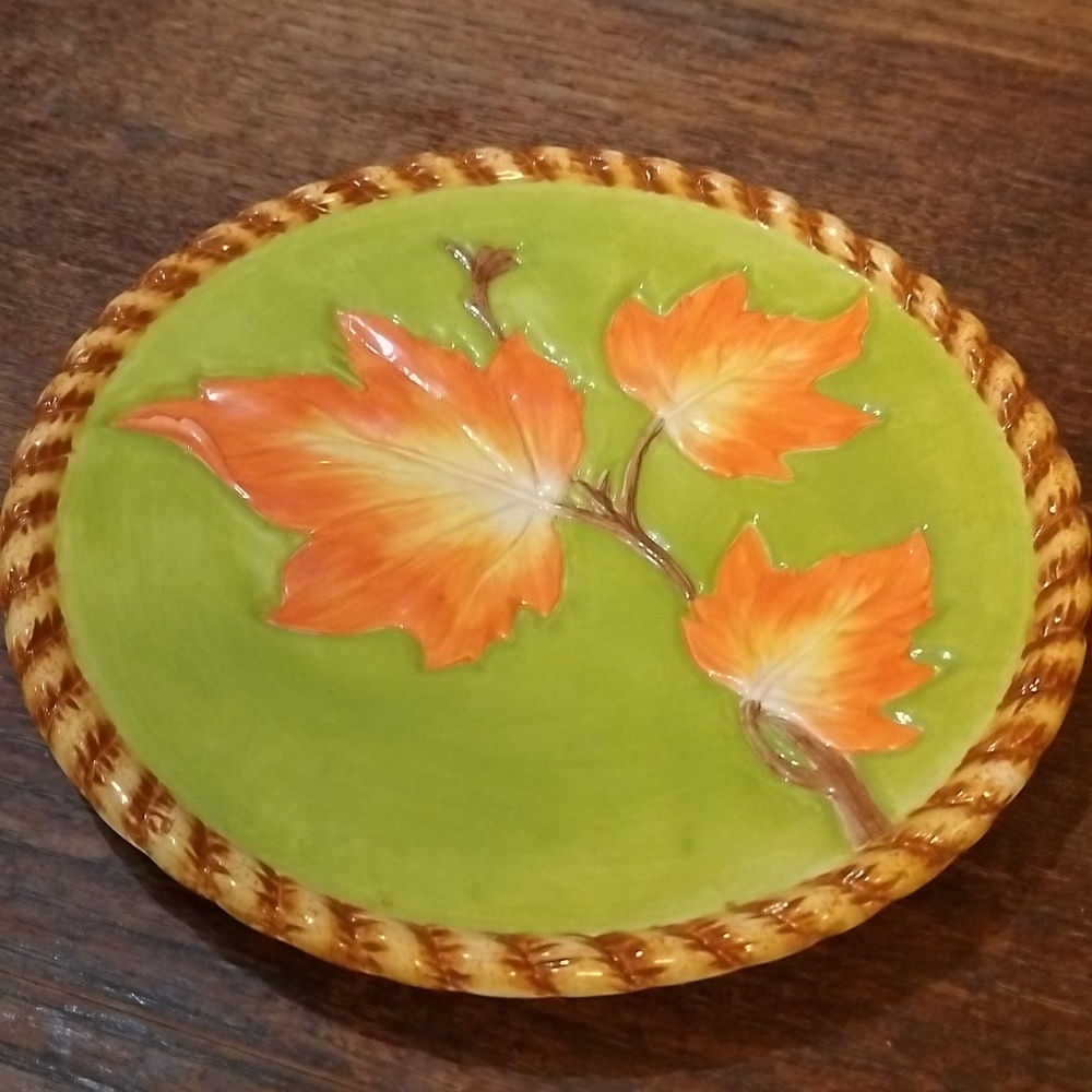 8 in leaf plate.  D23GW1